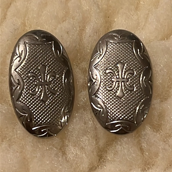 Silver Design Metal Pierce Earrings - Picture 15 of 16